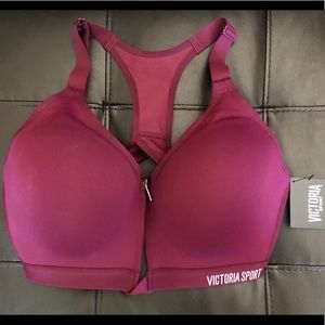 Incredible Victoria’s Secret front close sportsbra
